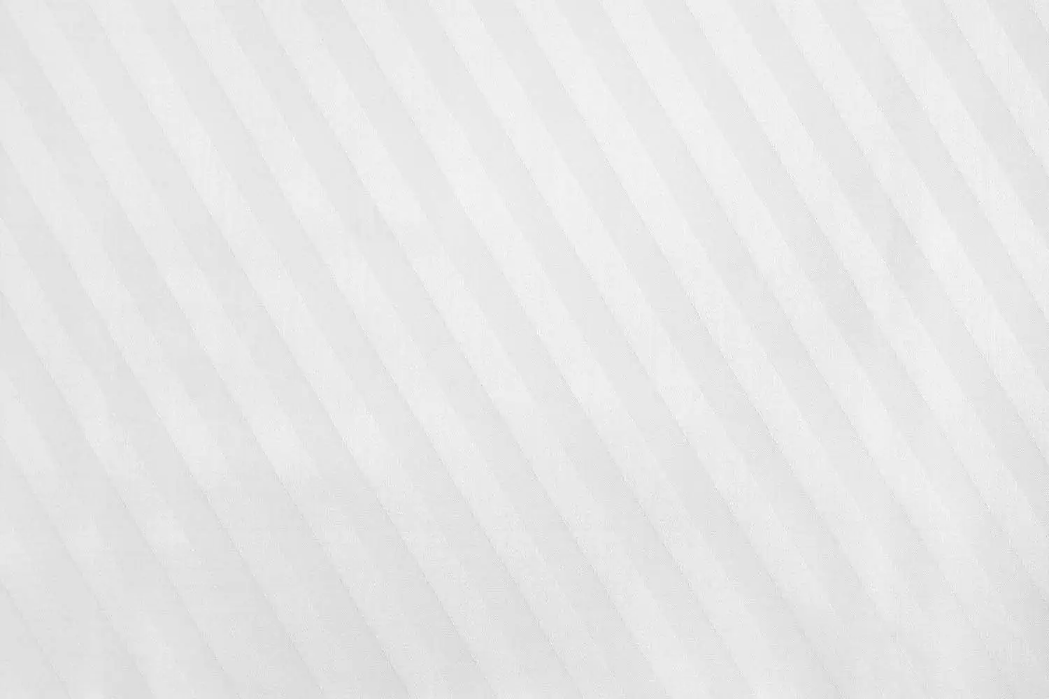 detailbild-13mm-streifensatin-diagonalstreifen-weiß-draufsicht