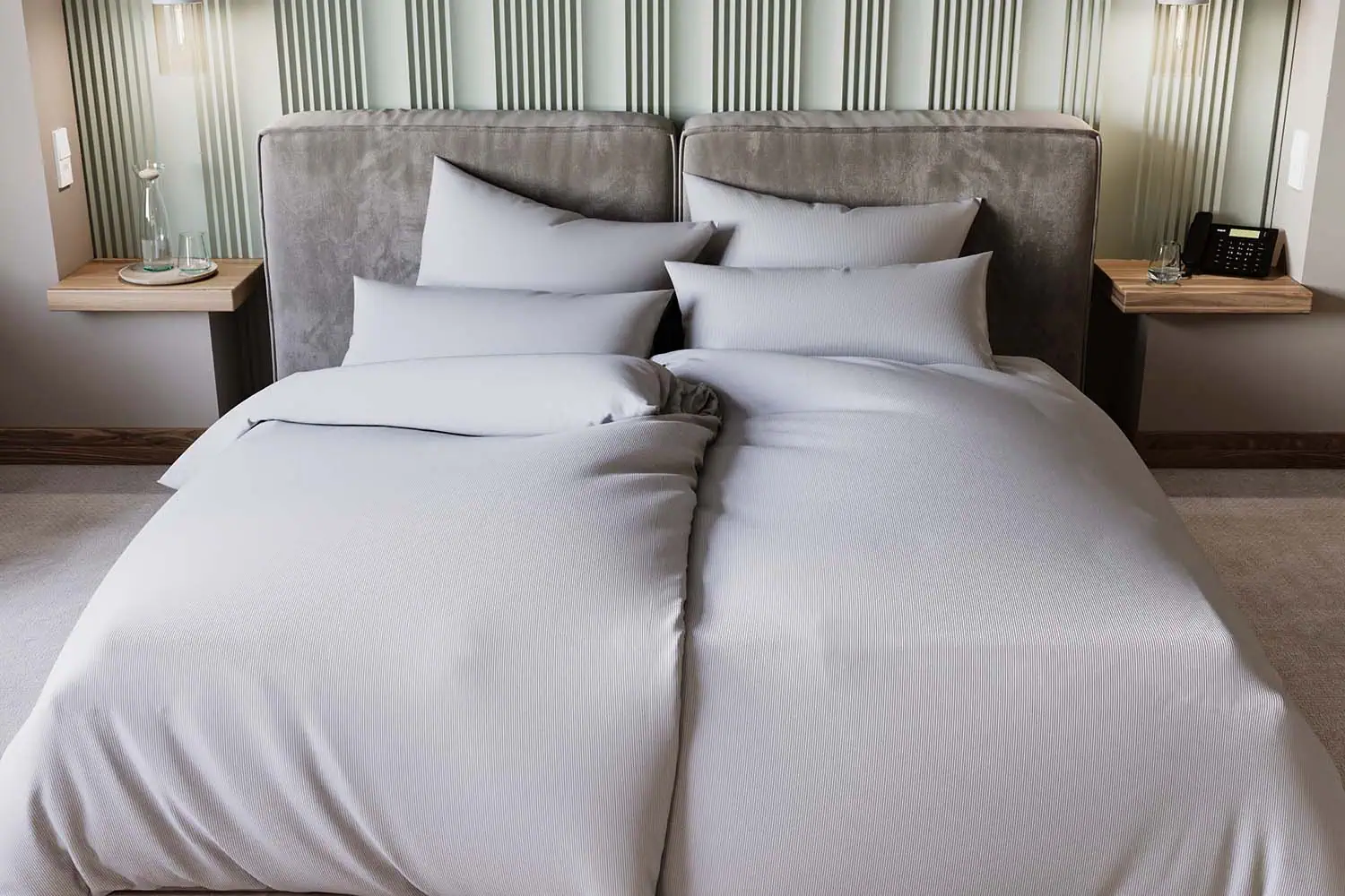 imagebild-1,5mm-streifensatin-grau-hotelbettwaesche-zierkissen