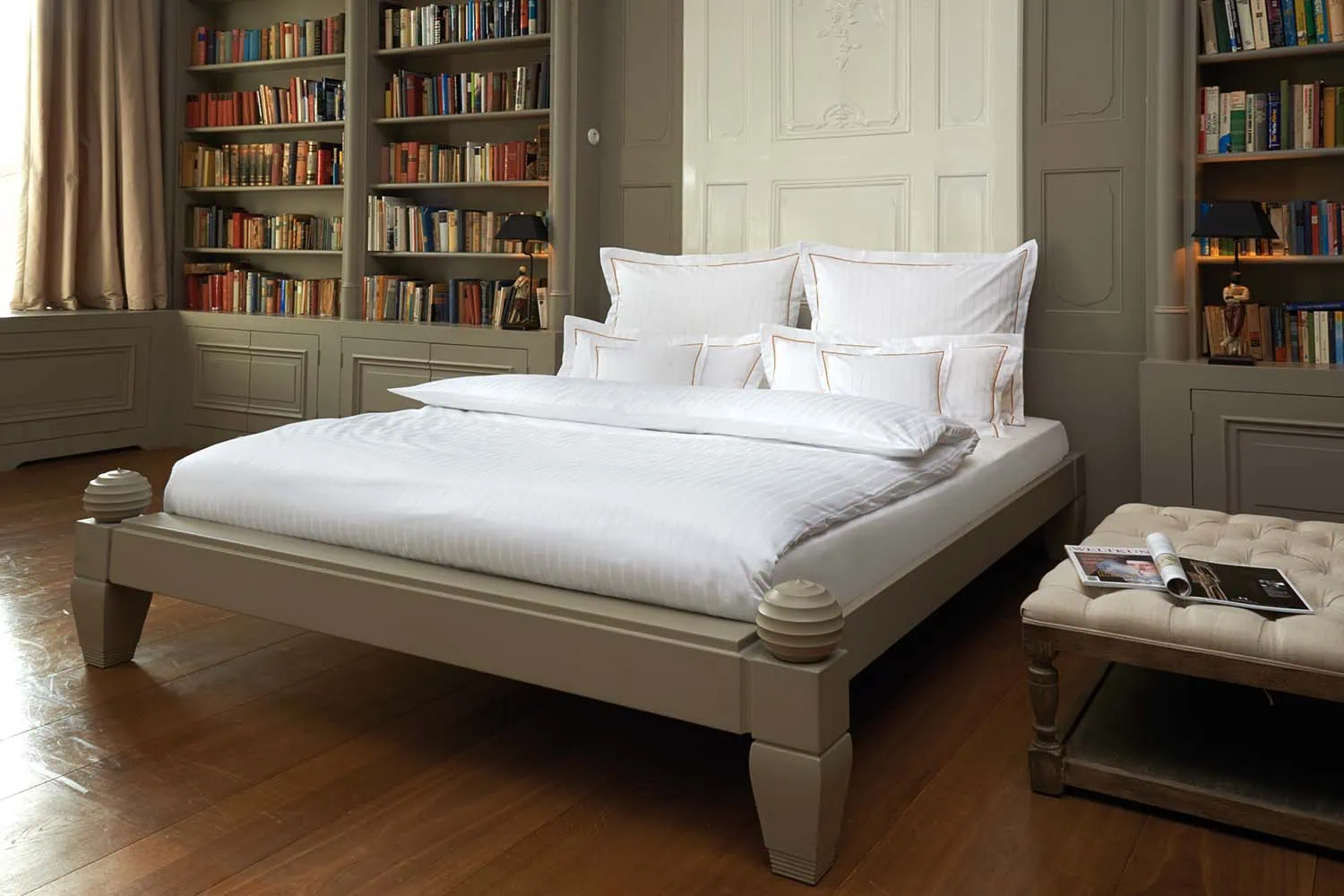 imagebild-6/24mm-streifensatin-hotelbettwaesche-weiß-ziernaht-stehsaum-zierkissen