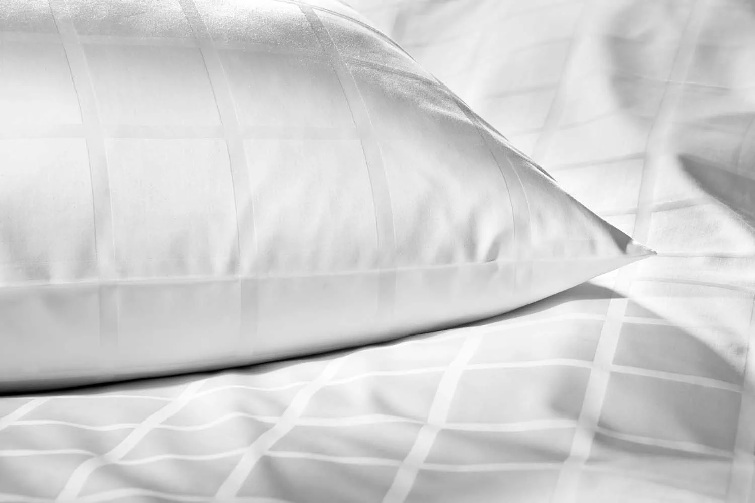 Detailbild-bettwaesche-hotellerie-kissen-8cm-karo