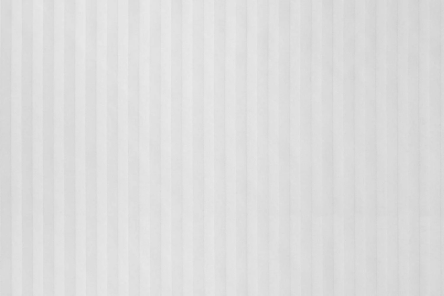 detailbild-8mm-streifensatin-hotelbettwaesche-weiß-draufsicht