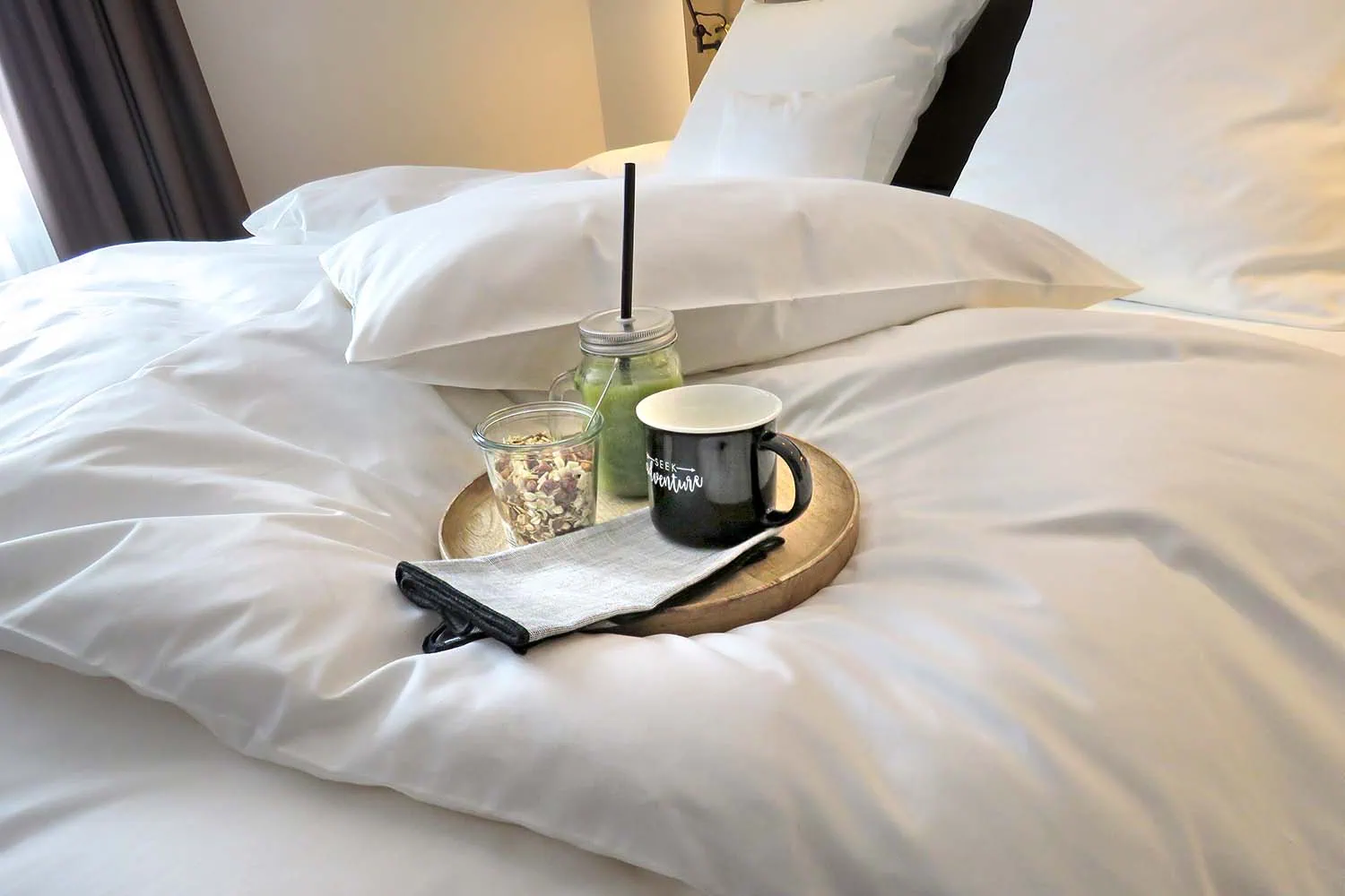 imagebild-glattsatin-weiß-hotelbettwaesche-bettwaesche-deko