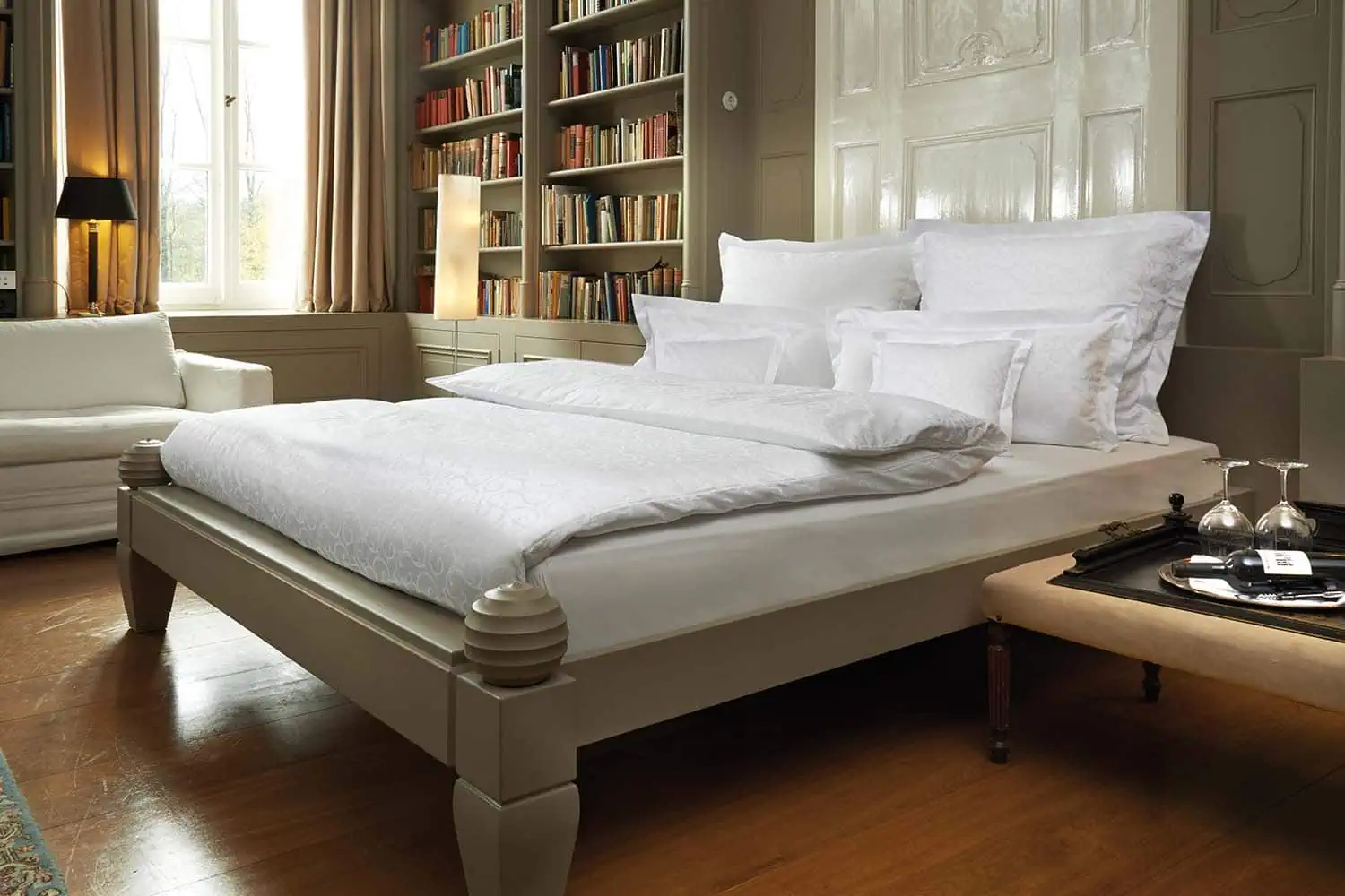 Millieubild-bettwaesche-hotellerie-jacquard-floral-mit-ziernaht