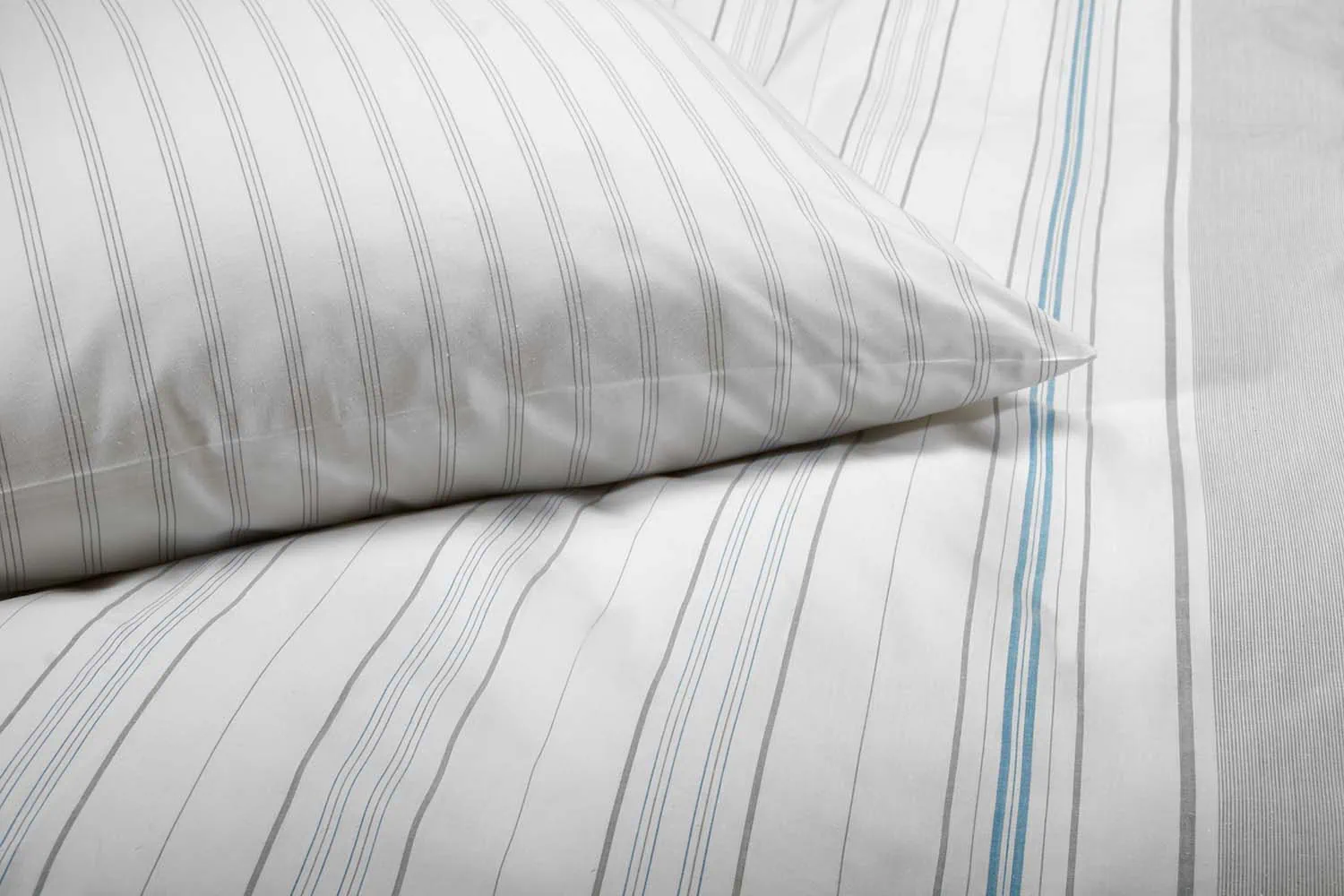 detailbild-bettwaesche-gesundheitswesen-kissen-malmoe-blau