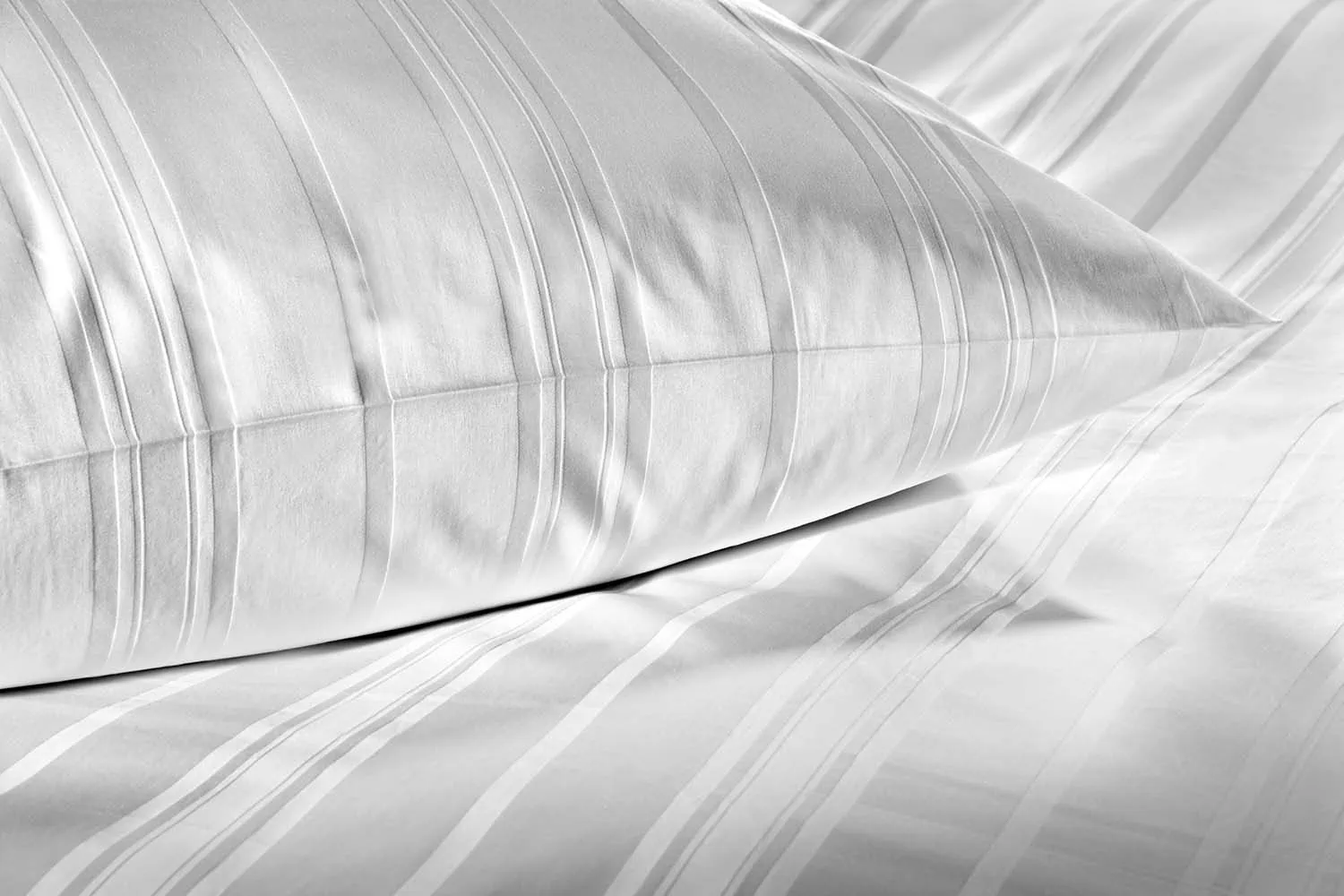 detailbild-bettwaesche-hotellerie-wechselstreifen-kissen
